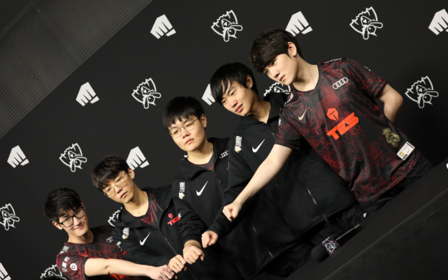 蝶泳决赛中 蝶泳决赛中